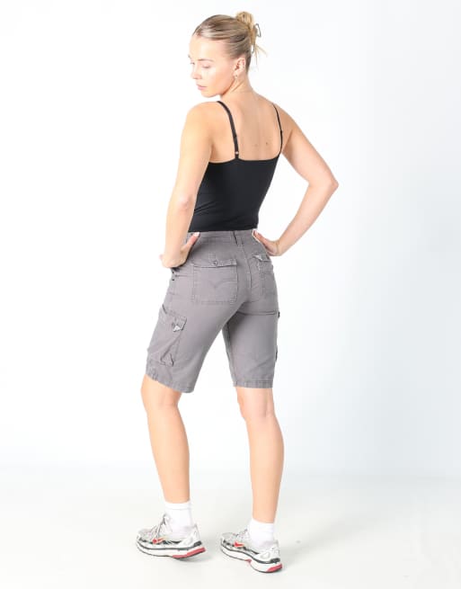 Vintage Levi's 27x20 canvas cargo shorts in charcoal grey, 3 of 4