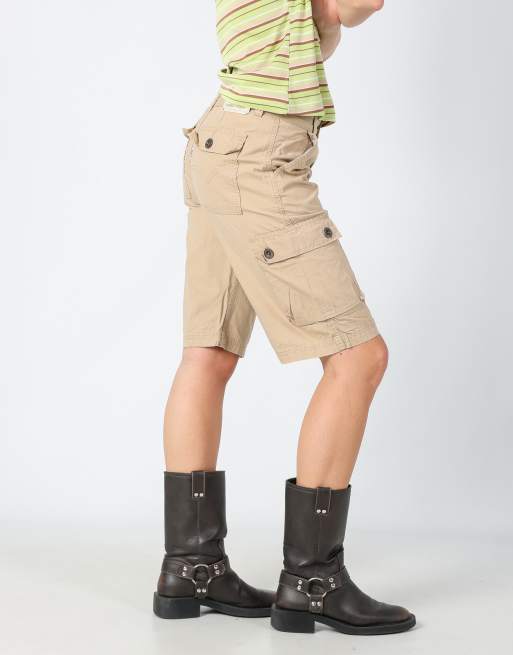 Vintage Levi's 28x21 canvas cargo shorts in tan, 2 of 4