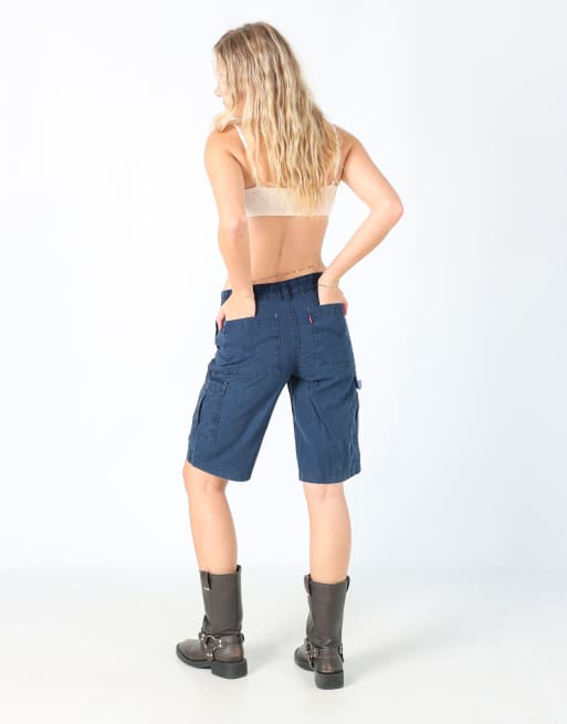 Vintage Levi's 28x22 canvas cargo shorts in navy blue, 3 of 4