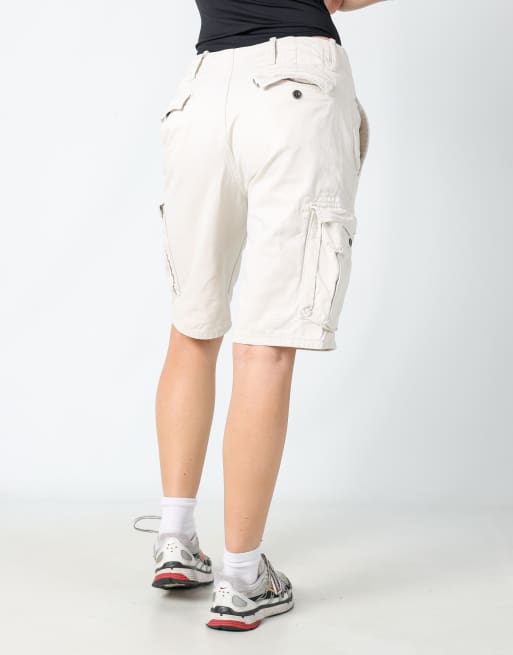 Vintage Levi's 29x21 canvas cargo shorts in ivory