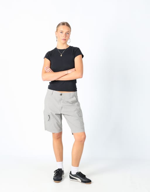 Vintage Levi's 30x18 canvas cargo shorts light grey, 2 of 4