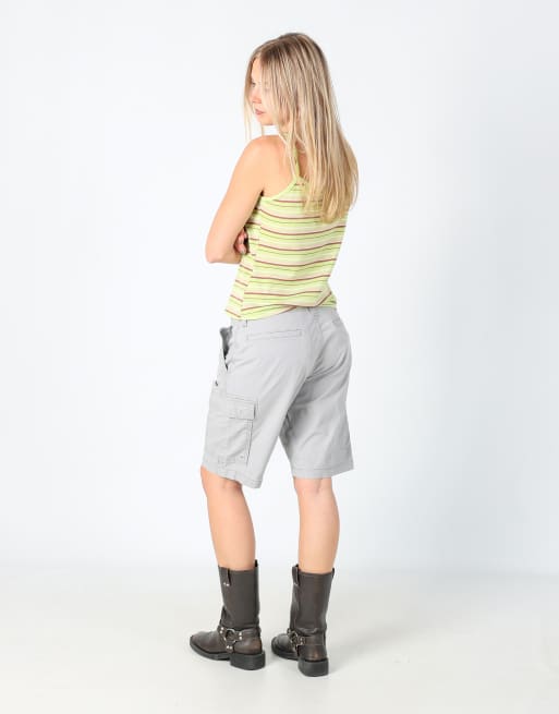 Vintage Levi's 30x20 canvas cargo shorts in light grey, 3 of 4