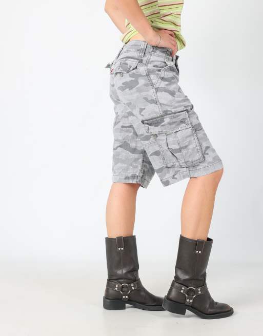 Vintage Levi's 30x22 canvas cargo shorts in grey
