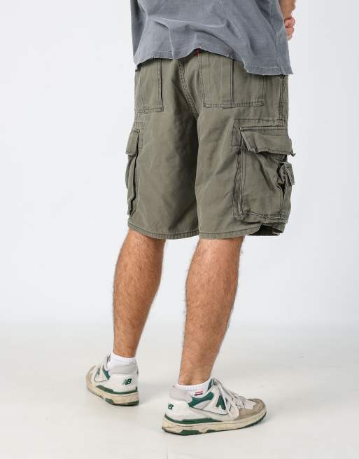 Vintage Levi's 31x23 canvas cargo shorts in khaki green