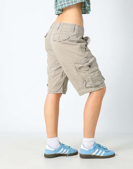 Vintage Levi's 32x21 canvas cargo shorts in beige