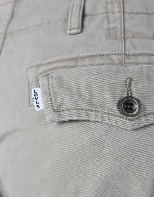 Vintage Levi's 32x21 canvas cargo shorts in beige, 4 of 4