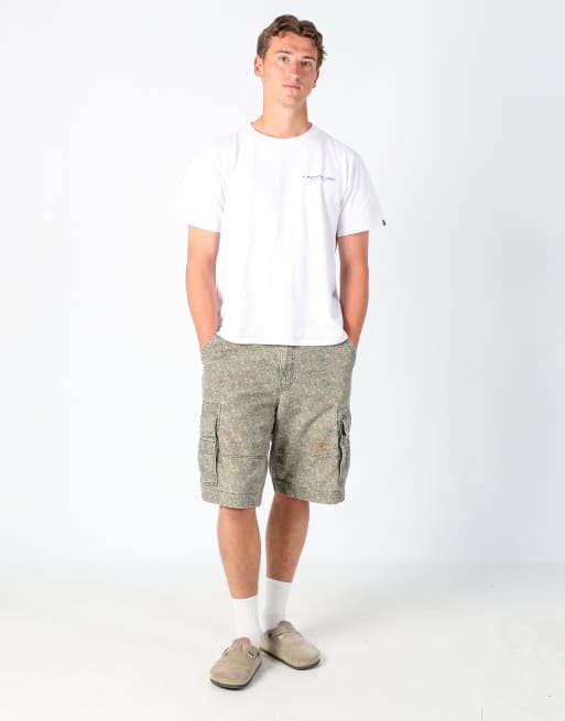 Vintage Levi's 32x23 canvas cargo shorts in khaki green