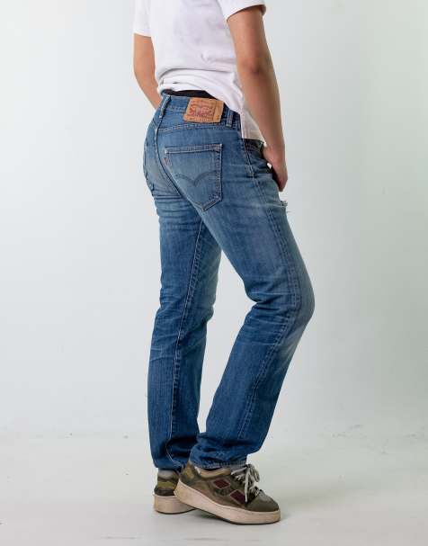 Vintage Levi's (32x34) Jeans in Blue Denim - view 1