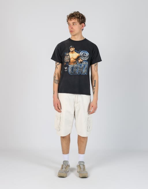 Vintage Levi's 34x22 canvas cargo shorts in cream, 2 of 4