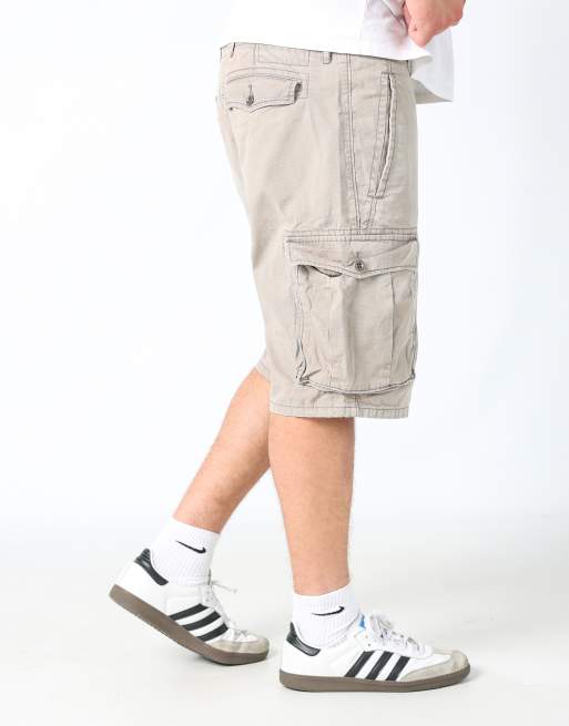 Vintage Levi's 34x22 canvas cargo shorts in tan, 2 of 4