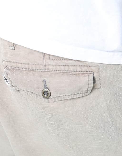 Vintage Levi's 34x22 canvas cargo shorts in tan, 4 of 4