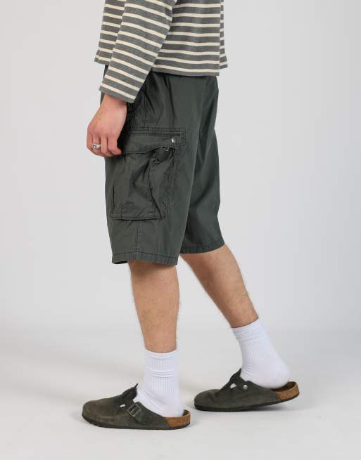 Vintage Levi's 34x24 canvas cargo shorts in dark green, 2 of 4