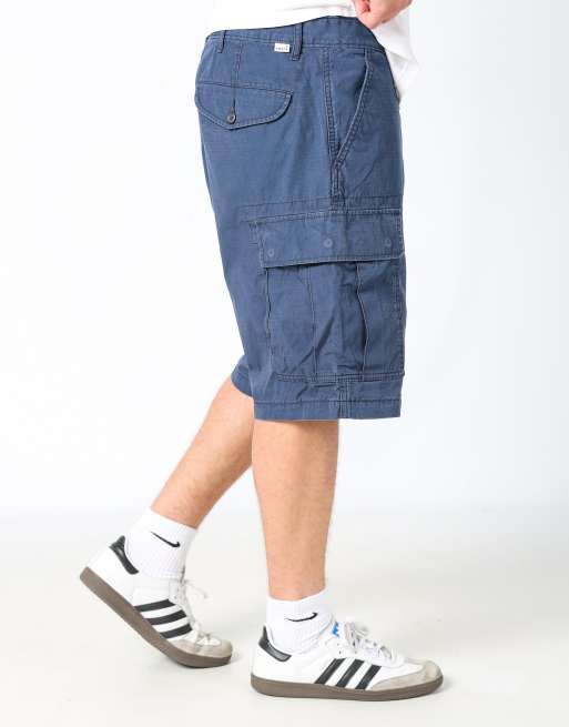 Vintage Levi's 36x22 canvas cargo shorts in navy blue, 2 of 4