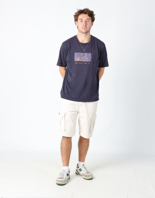 Vintage Levi's 36x84 canvas cargo shorts in cream, 2 of 4