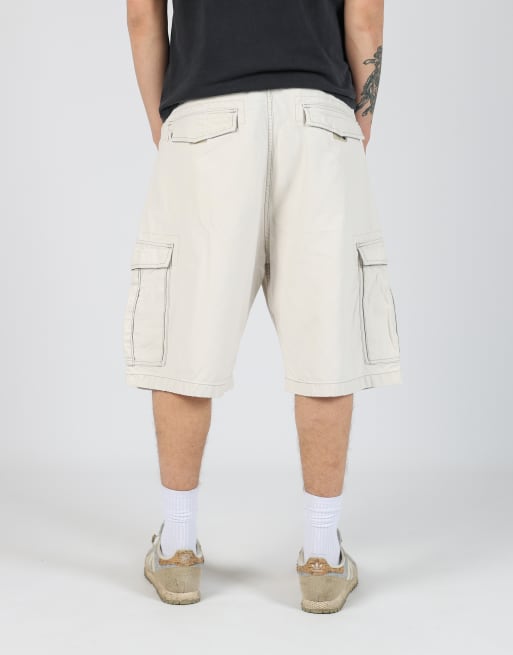Vintage Levi's 38x23 canvas cargo shorts in beige, 2 of 4