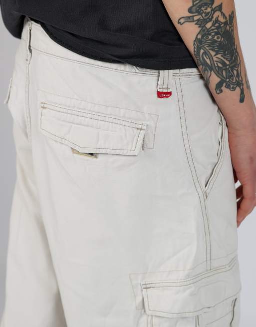 Vintage Levi's 38x23 canvas cargo shorts in beige, 4 of 4