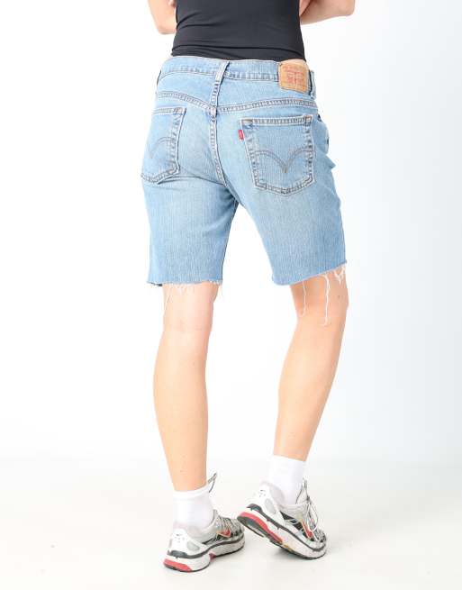 Vintage Levi's 515 30x17 denim shorts in light blue, 2 of 4