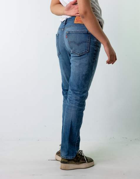 Vintage Levi's 541 (32x32) Jeans in Blue Denim - view 1