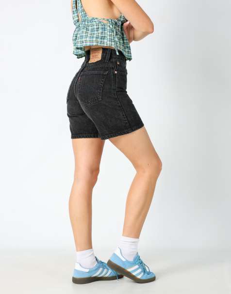 Vintage Levi's 550 26x17 denim shorts in black - view 1