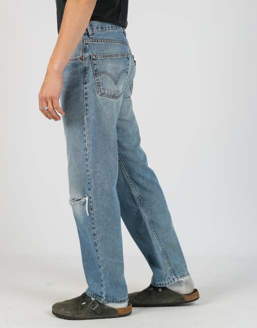 Vintage Levi's 550 33x32 denim jeans in light blue, 2 of 4