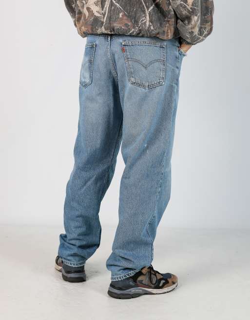Vintage Levi's 550 36x32 denim jeans in light blue, 2 of 4