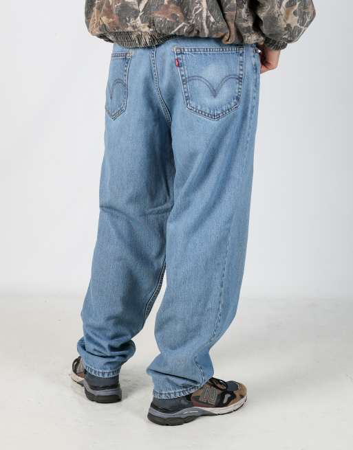 Vintage Levi's 560 35x32 denim jeans in light blue
