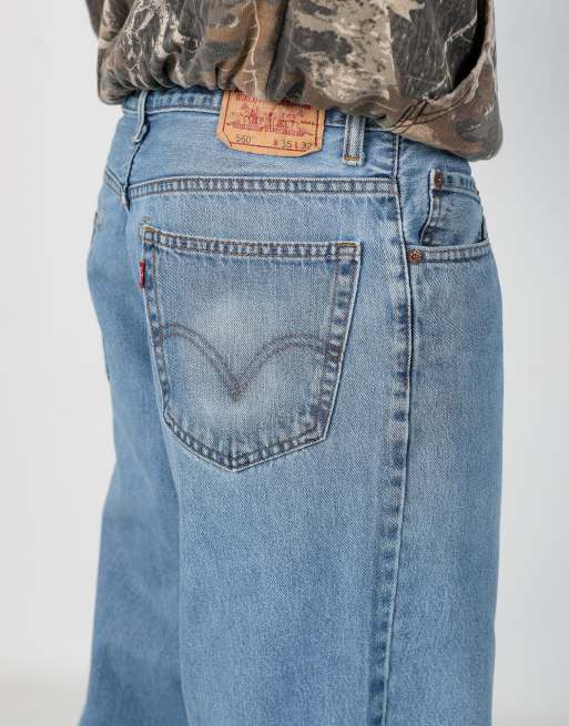 Vintage Levi's 560 35x32 denim jeans in light blue, 4 of 4