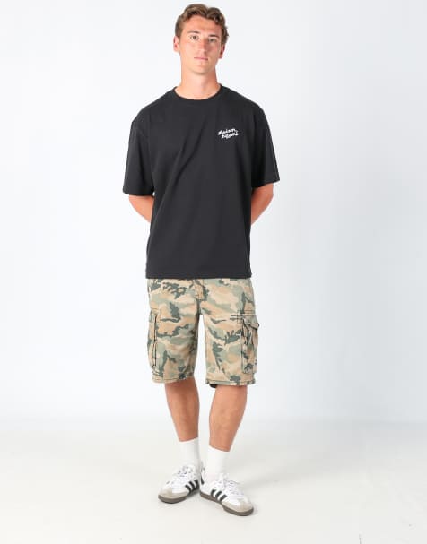 Vintage Levi's camo 36x21 canvas cargo shorts in dark green - view 1