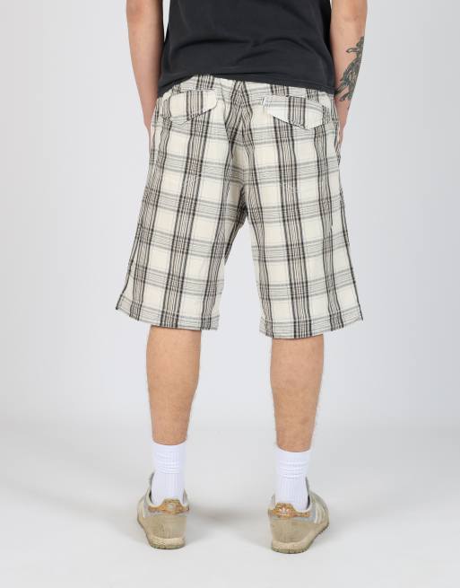 Vintage Levi's checkered 36x21 canvas cargo shorts in ivory, 4 of 4