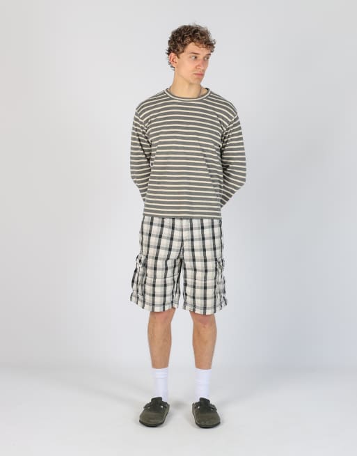 Vintage Levi's checkered 36x21 canvas cargo shorts in ivory