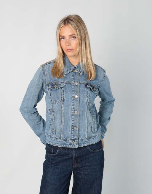 Vintage Levi's m denim jacket in light blue