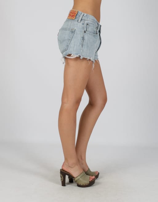 Vintage Levi's M denim shorts in light blue, 2 of 4