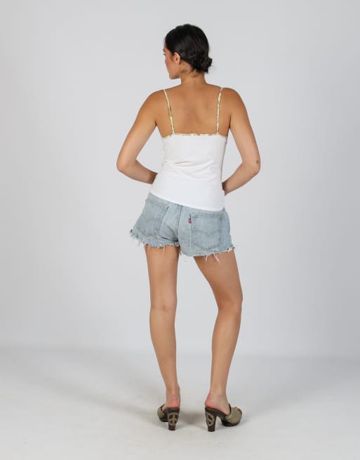 Vintage Levi's M denim shorts in light blue, 3 of 4