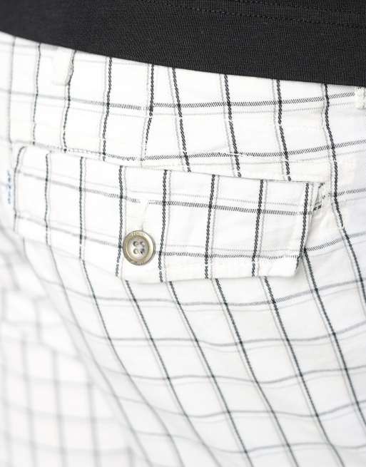 Vintage Levi's plaid 34x22 canvas cargo shorts in cream, 4 of 4