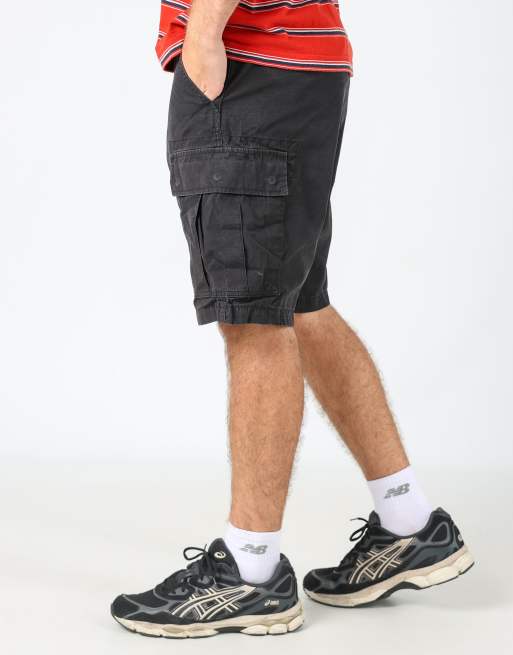 Vintage Levi's ripstop 34x22 canvas cargo shorts in black, 2 of 4