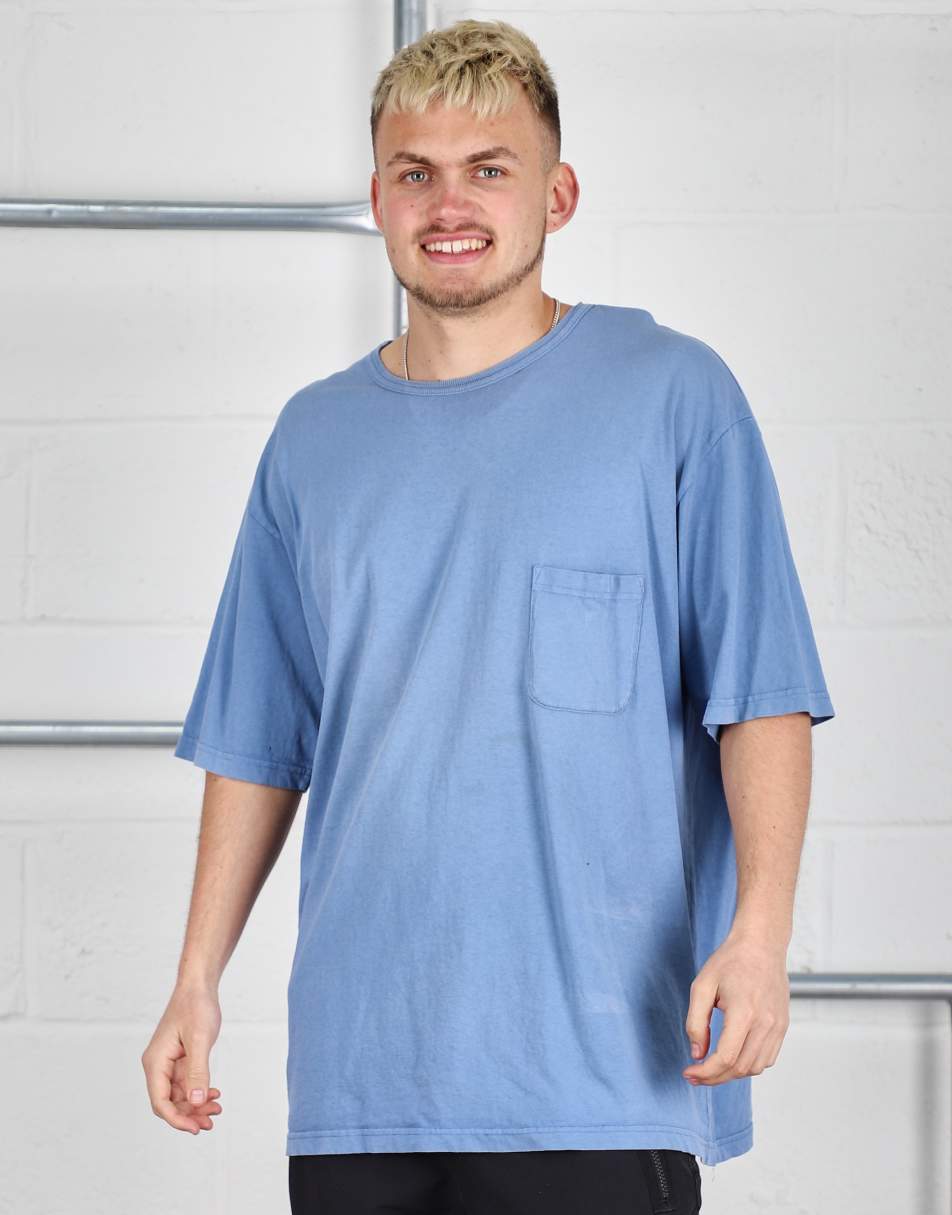 Vintage Levi's Size 2XL plain chest pocket t-shirt in blue