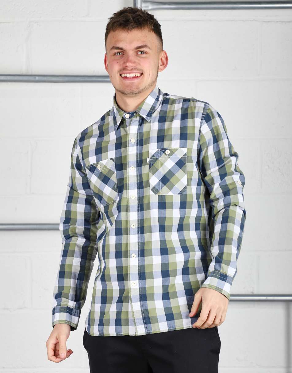 Vintage Levi's Size L long sleeve shirt in blue and green check