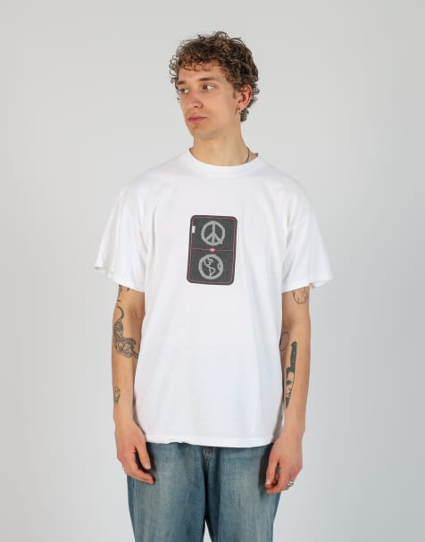 Vintage Levi's xl t-shirt in white - view 1