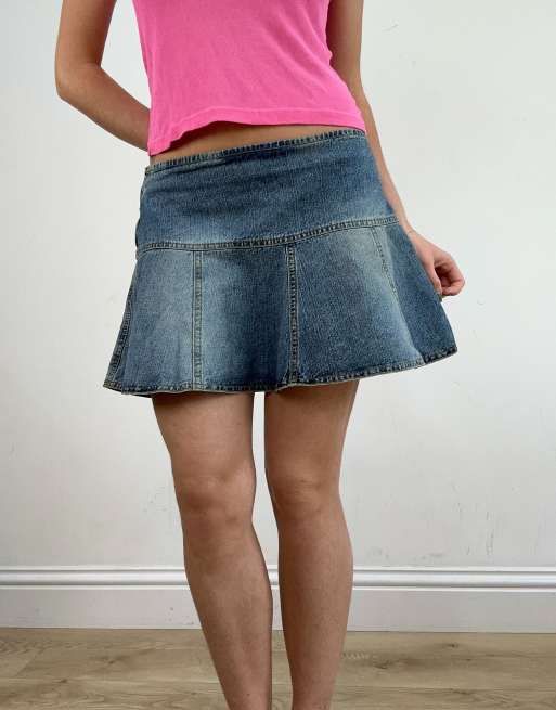 Vintage light wash denim skirt in blue