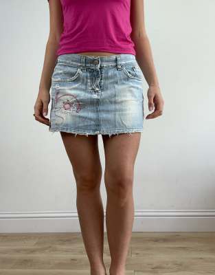 Vintage light wash denim skirt in blue