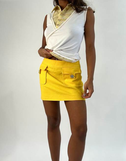 Vintage mini skirt in yellow