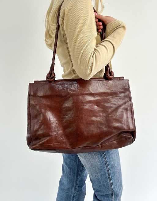 Vintage one size oversized leather look tote bag in dark brown, 1 of 4