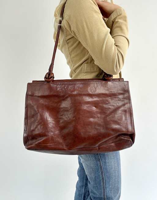 Vintage one size oversized leather look tote bag in dark brown, 3 of 4