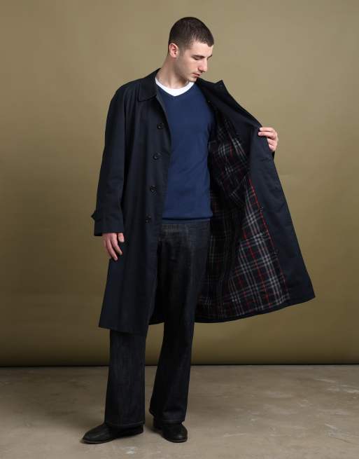 Vintage size 2XL Burberry's trench coat in navy, 2 of 7