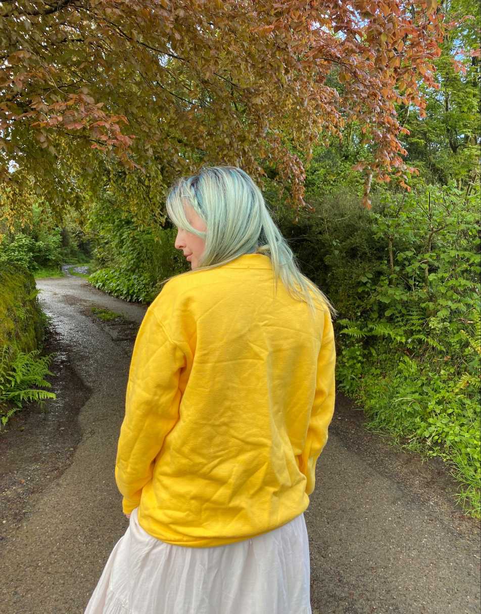 Vintage Size L 90s classic embroidered yellow reto sweatshirt 0