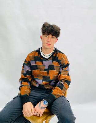 Thumbnail 1 of 4