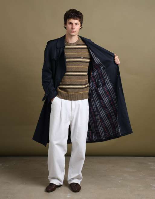 Vintage size L Burberry trench coat in navy, 4 of 7