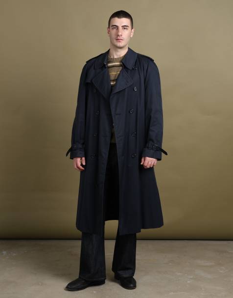 Vintage size L Burberry's double breasted trench coat in navy - view 1