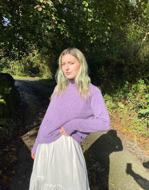 Vintage Size L Knitted Jumper in Purple - view 1