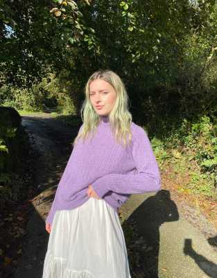 Vintage Size L Knitted Jumper in Purple